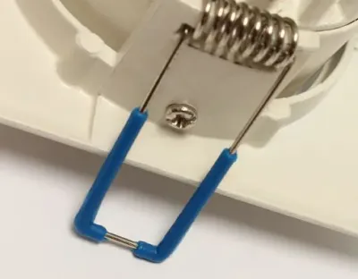 5W LED Einbau Spotleuchte weiß quadratisch Warm Weiß / 2700-3200K 300lm 230VAC IP44 65Grad -Ausstellungsstück mit kleinen Schönheitsfehler — Bild 4