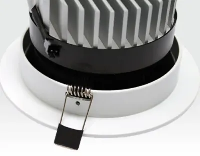 9W LED Einbau Spotleuchte weiß rund Warm Weiß / 2700-3200K 585lm 230VAC IP40 120Grad -Ausstellungsstück mit kleinen Schönheitsfehler — Bild 4